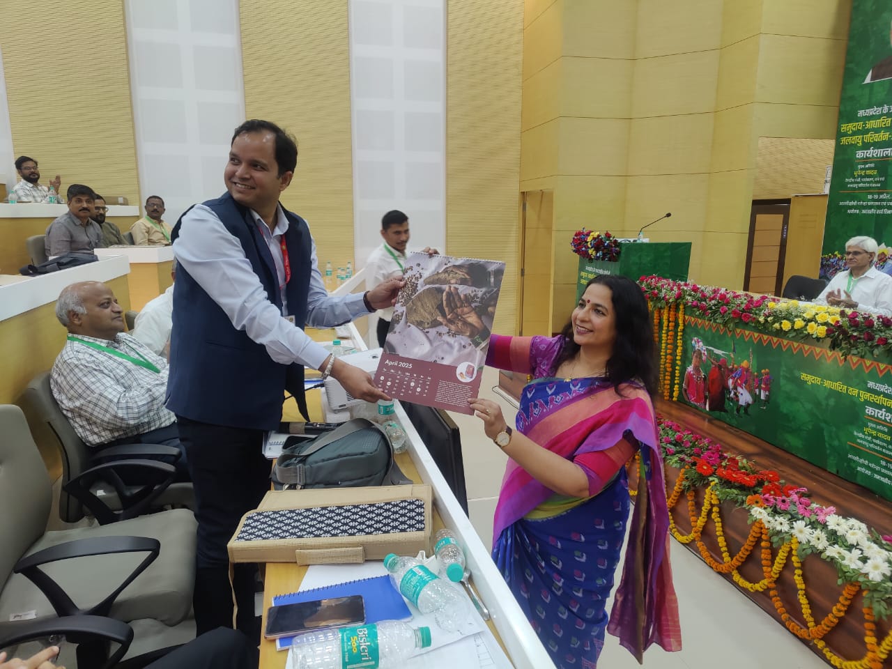 शबरी महामंडळाचे कामकाजाबद्दल मध्यप्रदेश येथील अधिकाऱ्यांना माहिती देताना मा. व्यवस्थापकीय संचालक